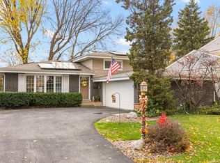 9021 Chestnut Dr, Hickory Hills, IL 60457