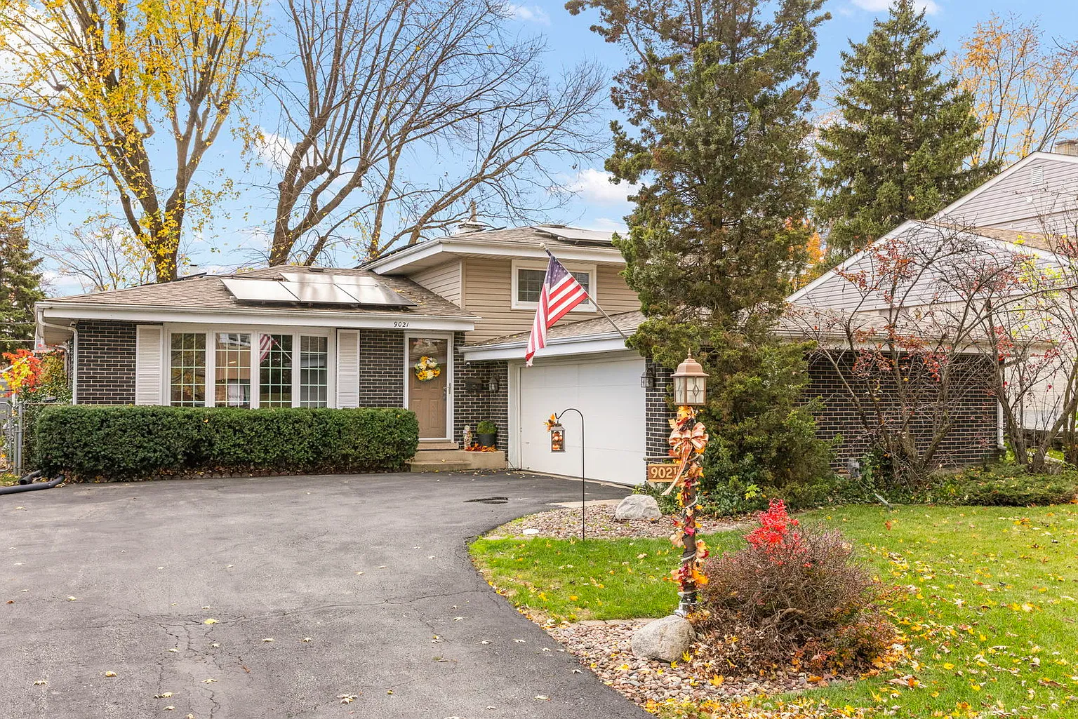9021 Chestnut Dr photo 1