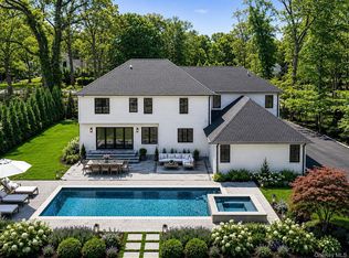 9 Wilderness Rd, Saint James, NY 11780