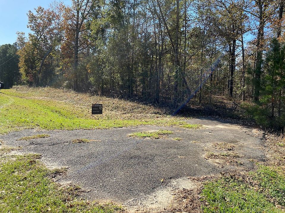 2nd image of 1103 Candy Cane Ln