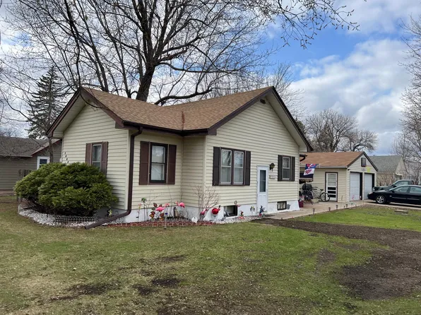 1827 Dover St, Worthington, MN 56187