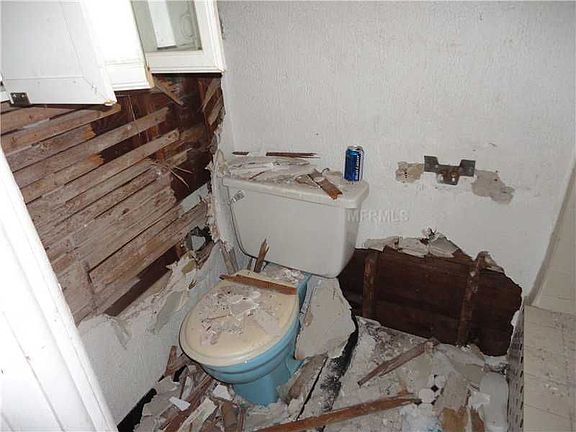 4th image of 2205 Quincy St S