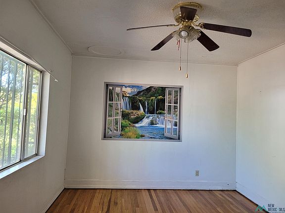 3rd image of 909 Escondida St
