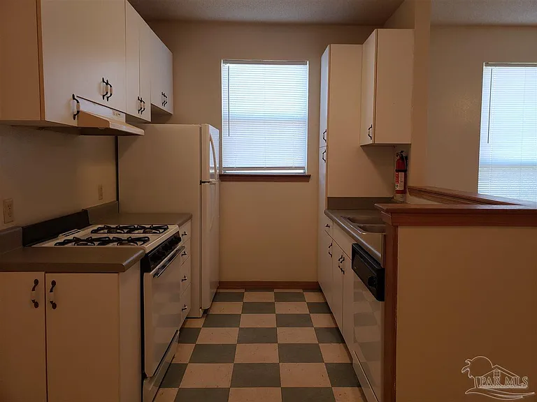 5020 Lillian Hwy #B — Photo 4