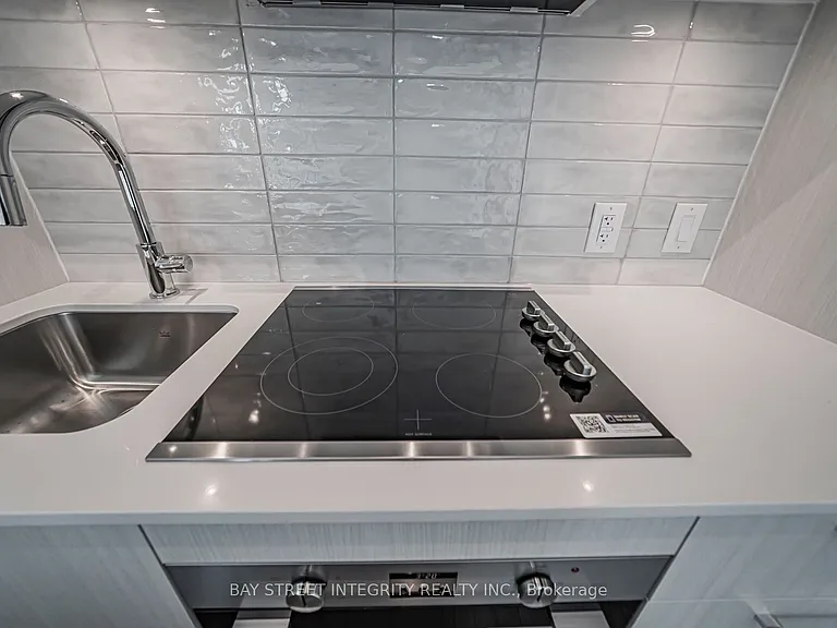 10 Oak St #903 — Photo 15