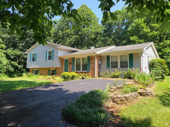 451 Woodlawn Trl, Appomattox, VA 24522
