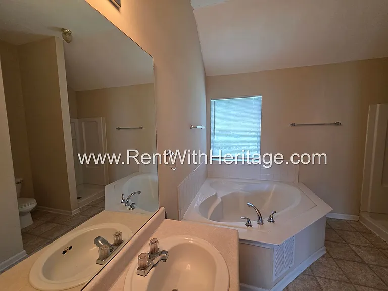 6535 Manor Creek Dr — Photo 19