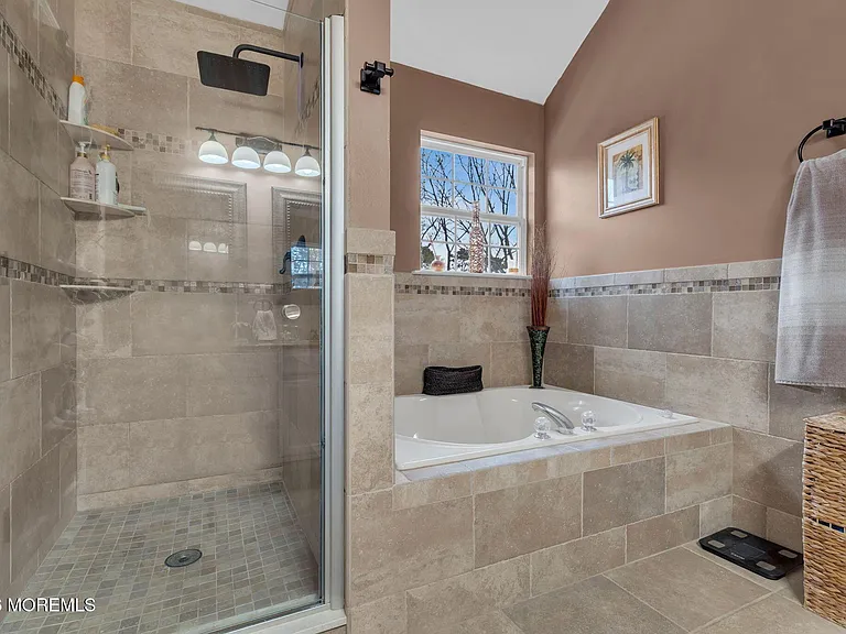 107 Shenandoah Blvd — Photo 16