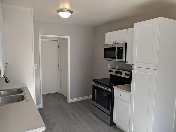 2nd image of 10741 Moorpark St #26A