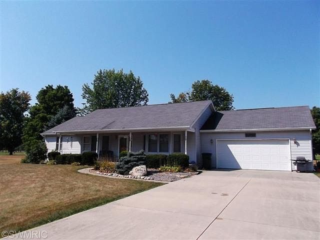 1st image of 60720 Woodland Dr