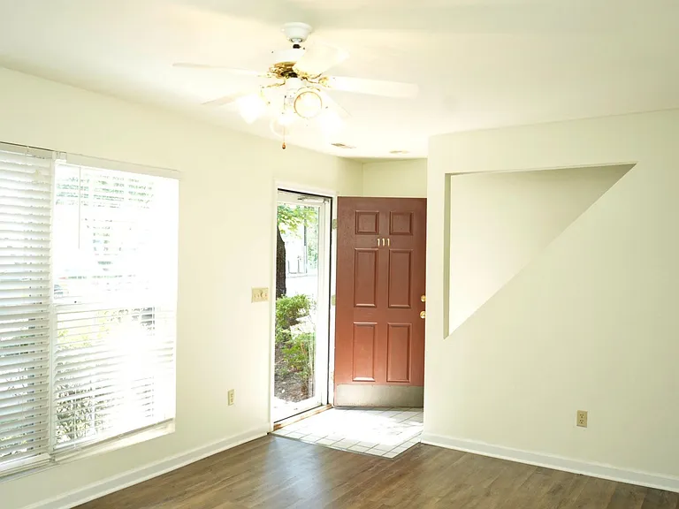 111 Darien Ter — Photo 4