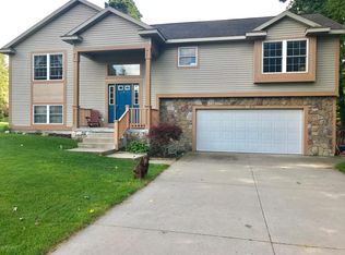 15096 Oakland St, Spring Lake, MI 49456