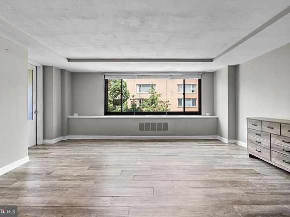 4th image of 1021 Arlington Blvd APT 806