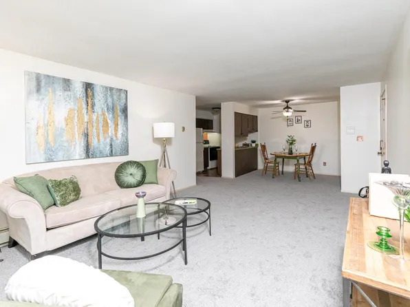 8555 West Waterford AVENUE #6, Greenfield, WI 53228