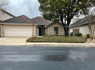 33 Campden Cir, San Antonio, TX 78218