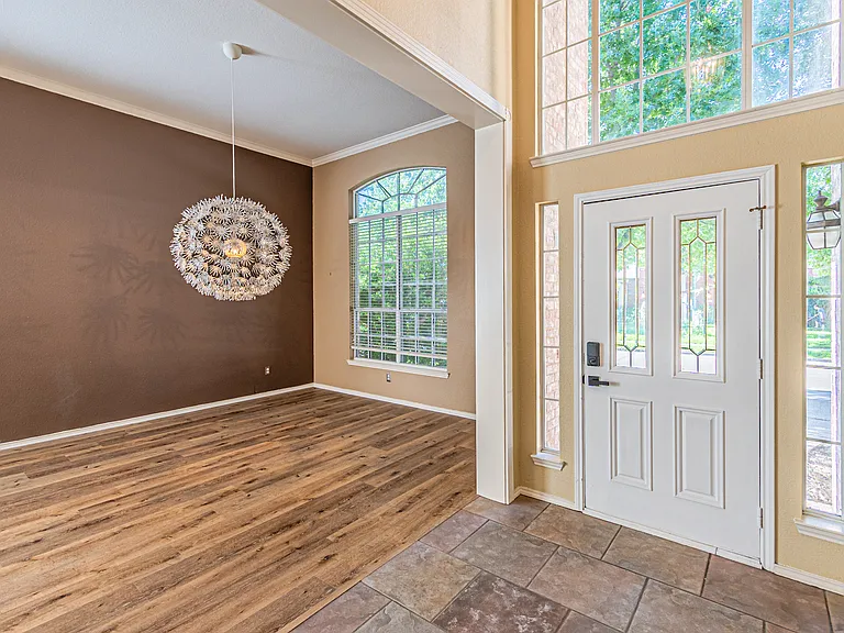 2425 Kittyhawk Dr — Photo 3