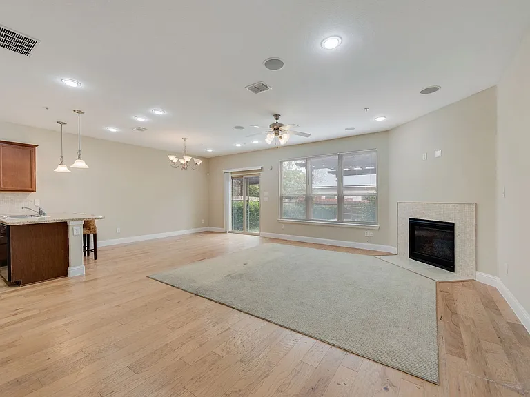 2629 Chambers Dr — Photo 7
