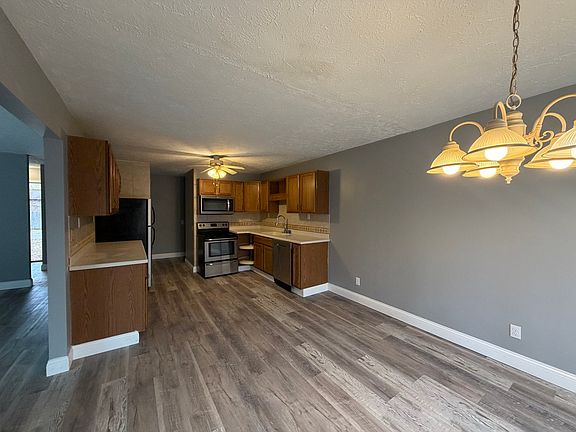 5th image of 2 Hickory Ln