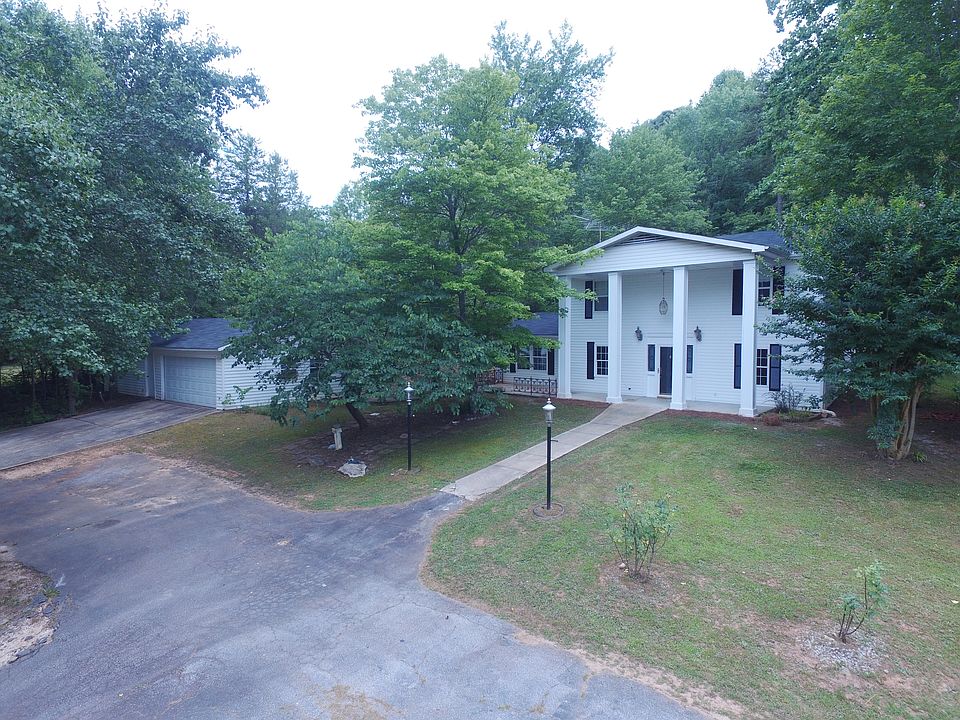 2nd image of 250 Cedar Hollow Rd