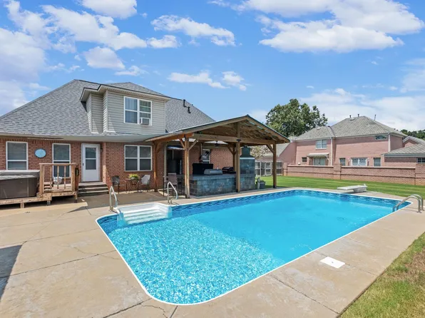 7042 W Honeysuckle Ln, Millington, TN 38053