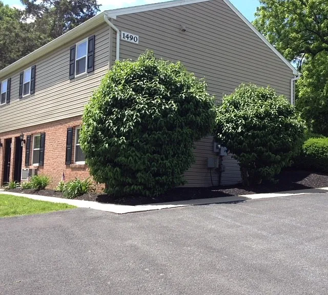 1490 New Danville Pike #B — Photo 1