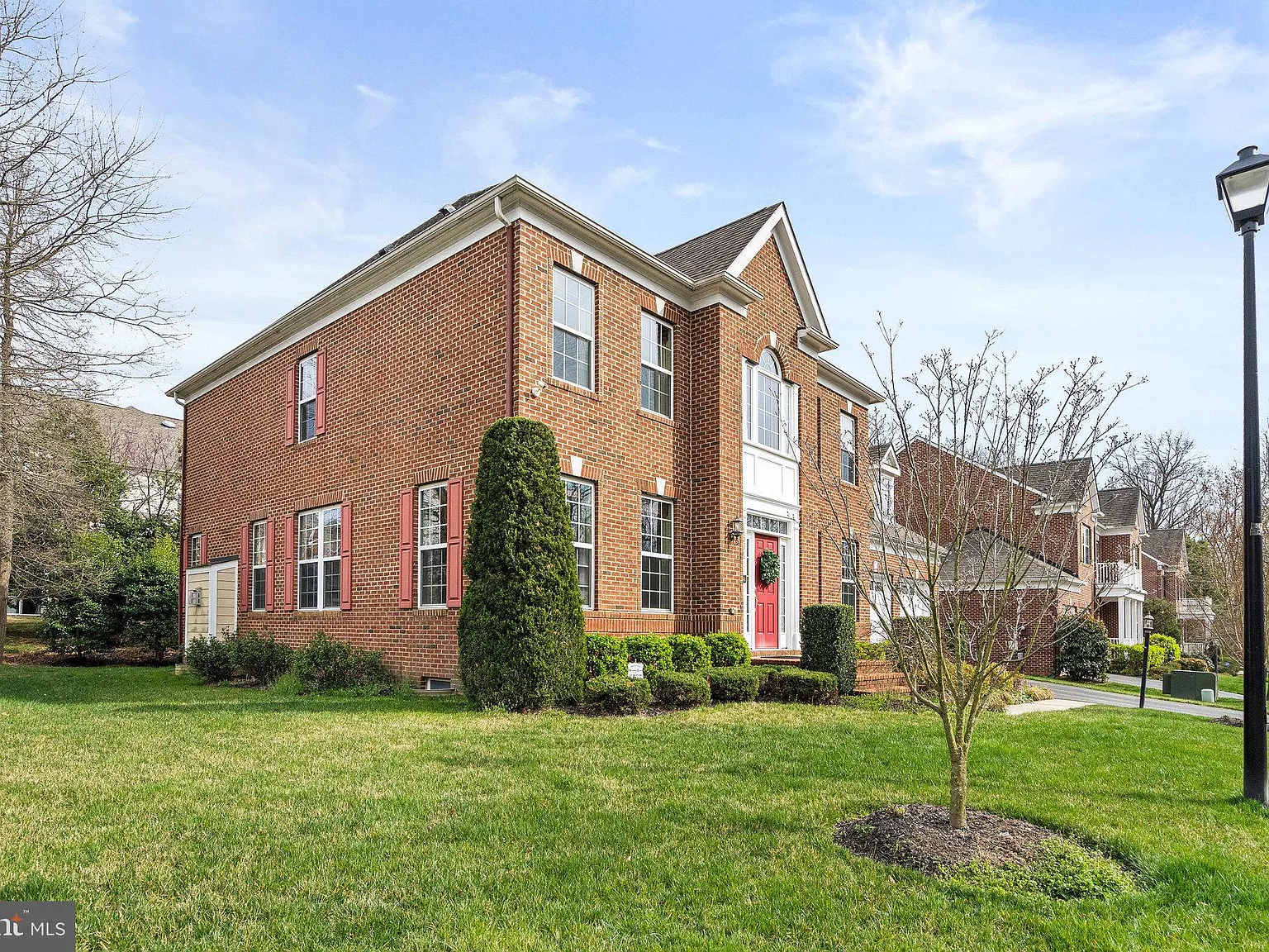 5 bed, 4.5 bath, 5502 sqft, $5,700 — Photo 4