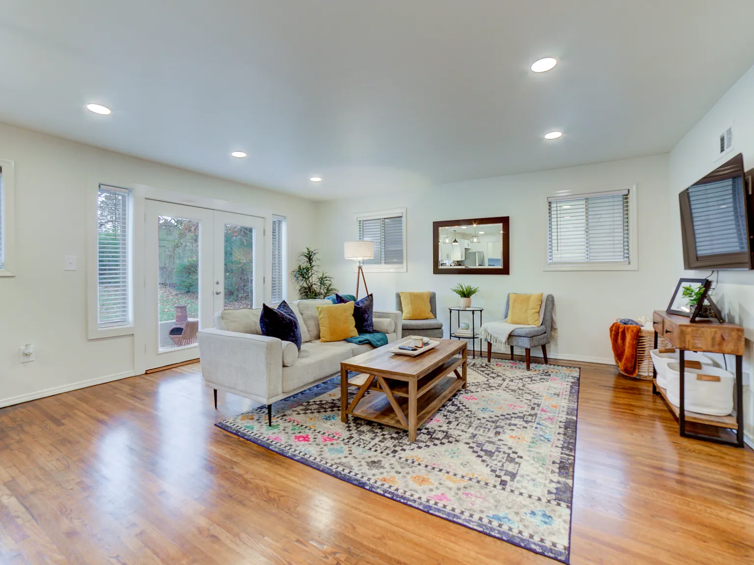 3 bed, 2.5 bath, 1575 sqft, $3,500 — Photo 2