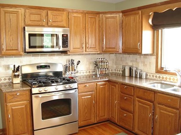 4th image of 39W259 Hilltop Dr