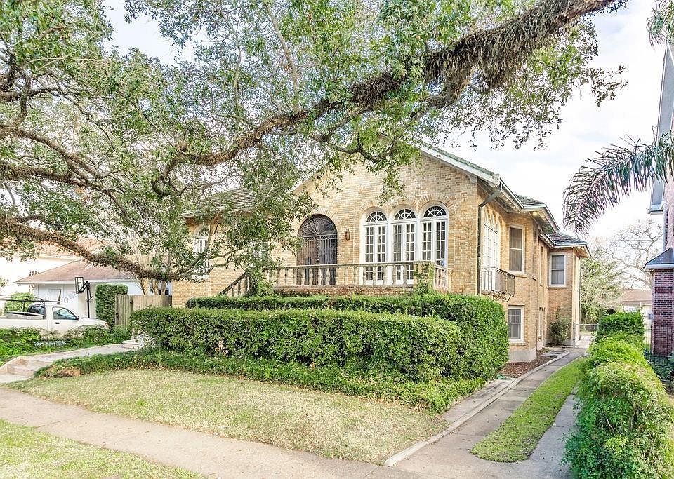 1st image of 37 Versailles Blvd