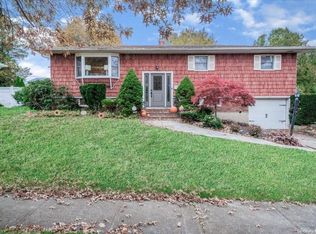 32 Frostfield Pl, Melville, NY 11747