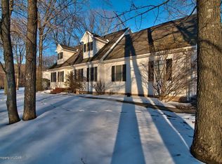 100 Coplay Pl, Mountain Top, PA 18707