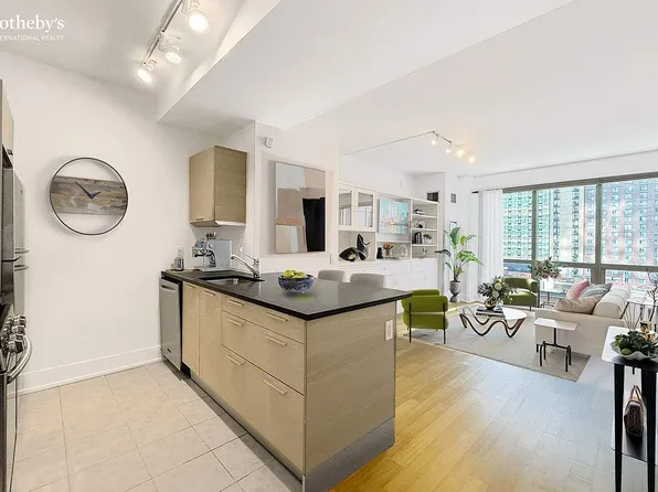 350 W 42nd St APT 15H, New York, NY 10036