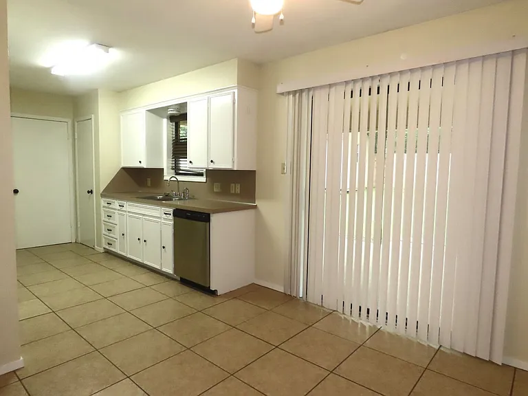 805 Corey Dr — Photo 11