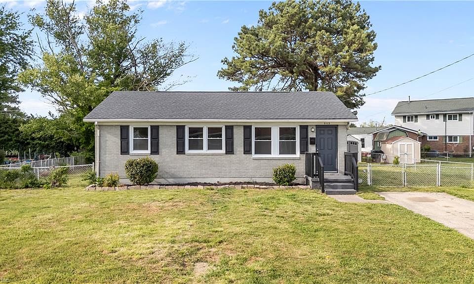 1st image of 902 Mineo Ln
