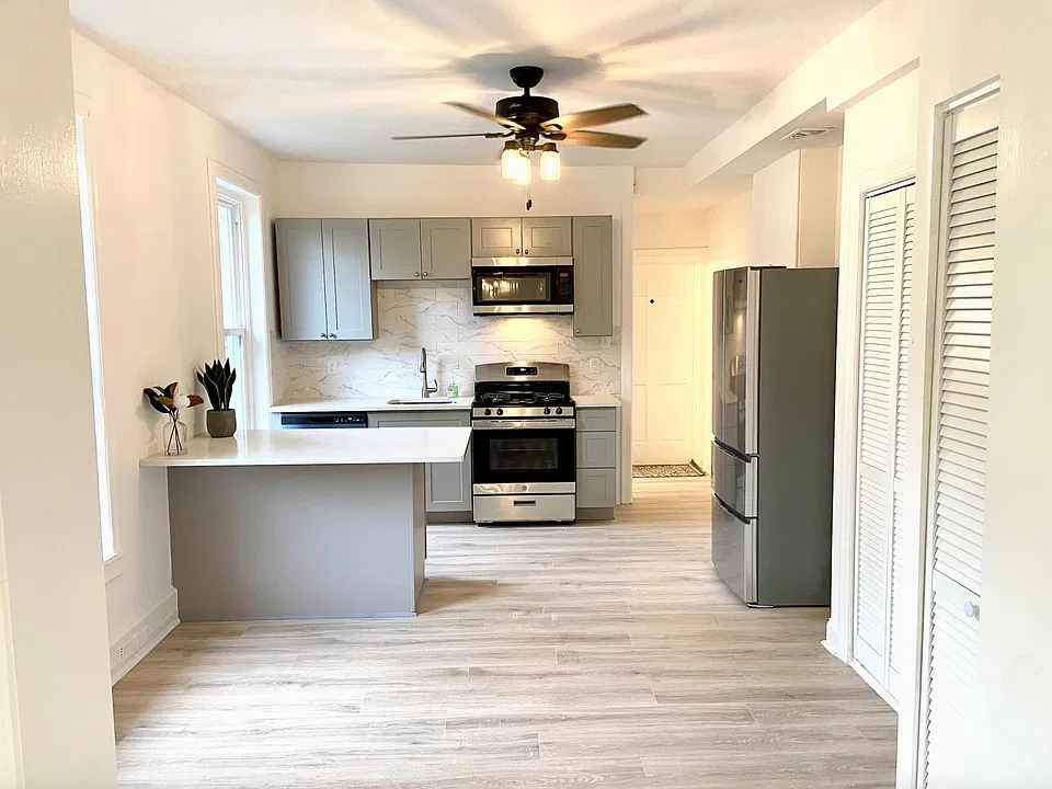 305 Main St #3