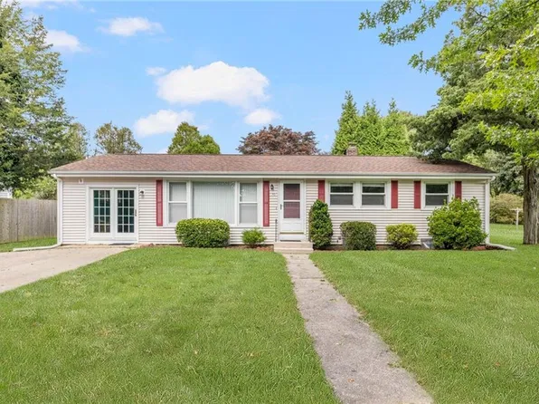 70 Lambert St, Narragansett, RI 02882