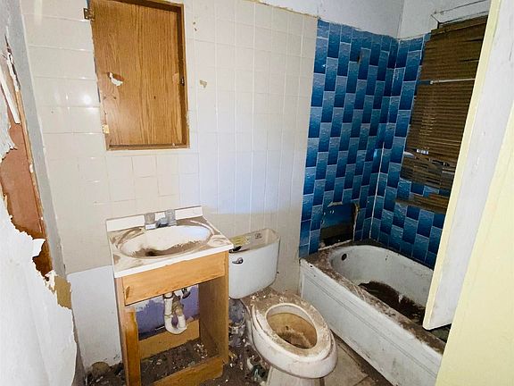 4th image of 1113 W Jackson Ave