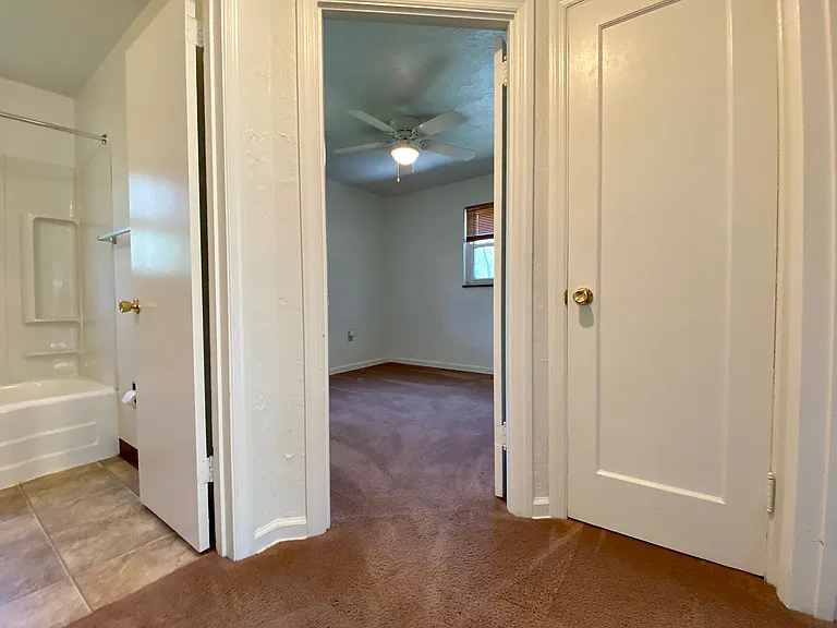 122 Parkwood Ln — Photo 3