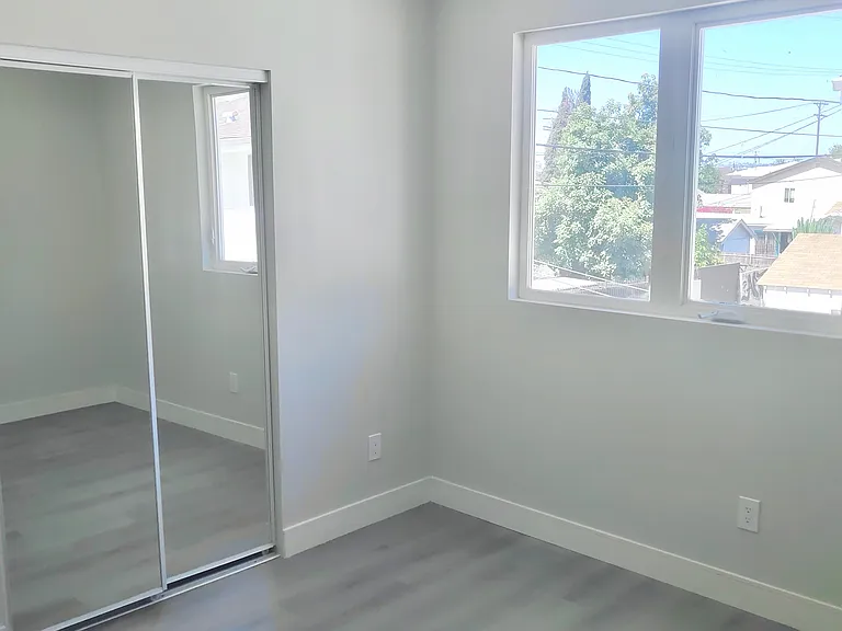 1346 1/2 W 37th Pl #6 — Photo 22