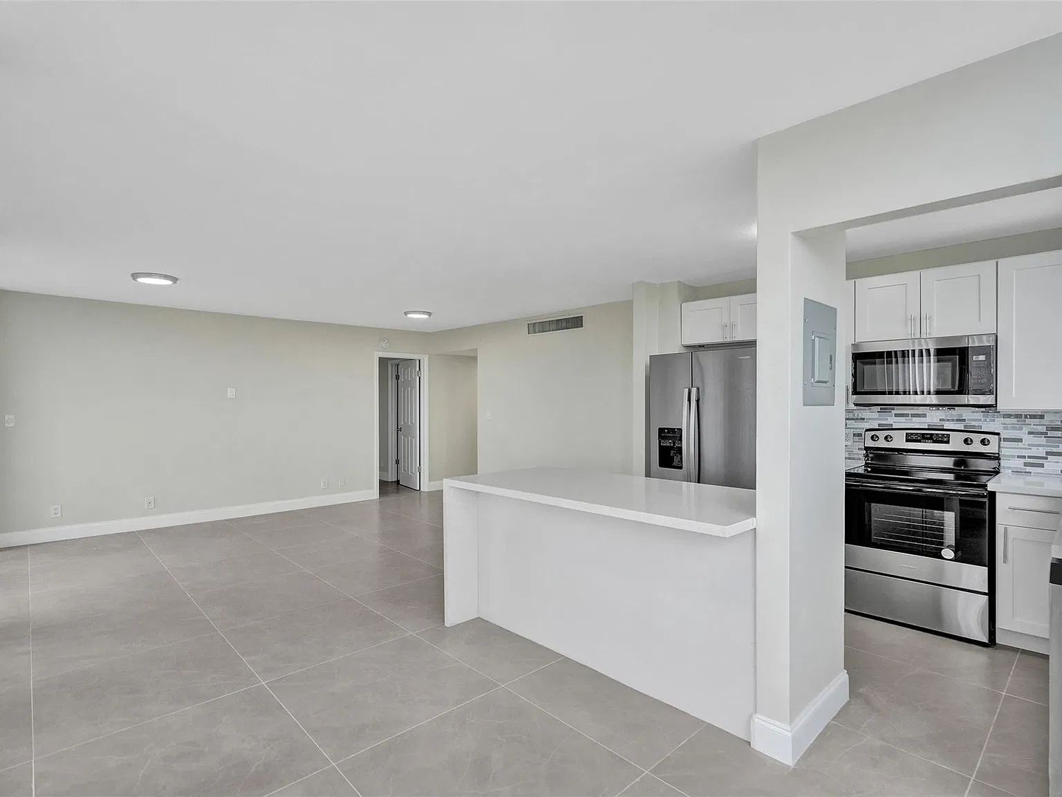 2 bed, 2.0 bath, 1032 sqft, $2,200 — Photo 3
