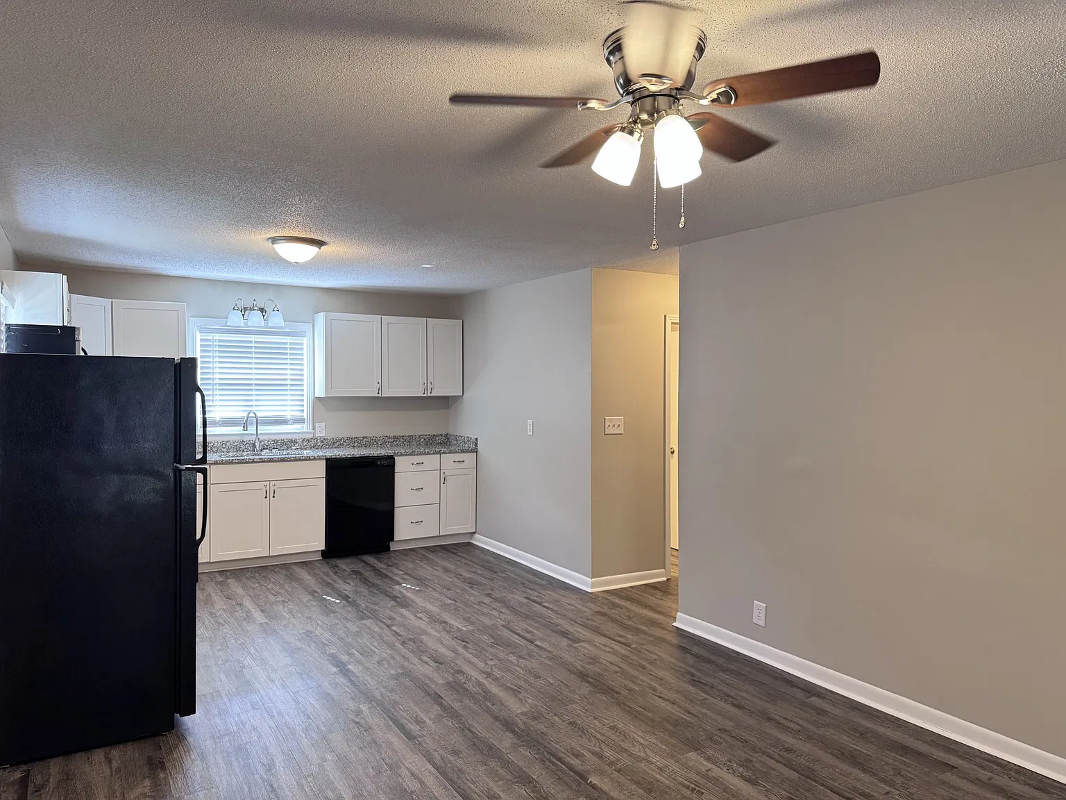 2 bed, 1.0 bath, 800 sqft, $1,995 — Photo 3