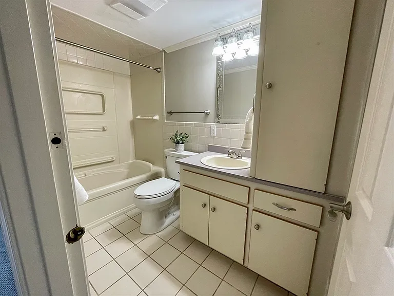 73 Benefit St #B — Photo 14
