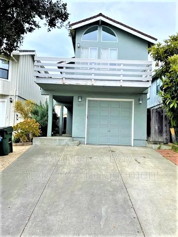 1277 Hilby Ave photo 1