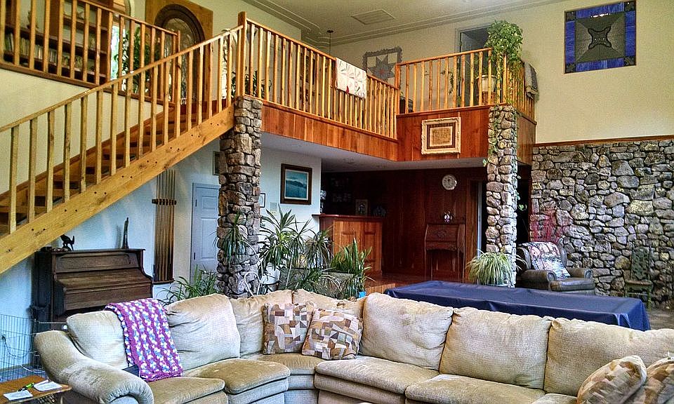 1st image of 465 Rolling Brook Dr