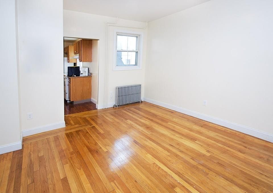 2nd image of 679 Saratoga St #2
