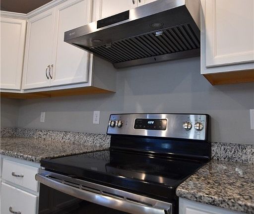 5th image of 3801 Petunia Court