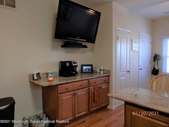 5th image of 613 Brinley Ave APT 1