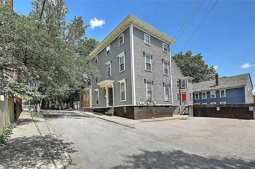 1 bed, 700 sqft, $2,200 — Photo 1
