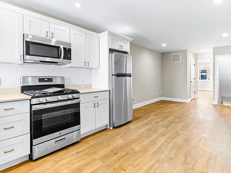 233 N Rose St — Photo 14