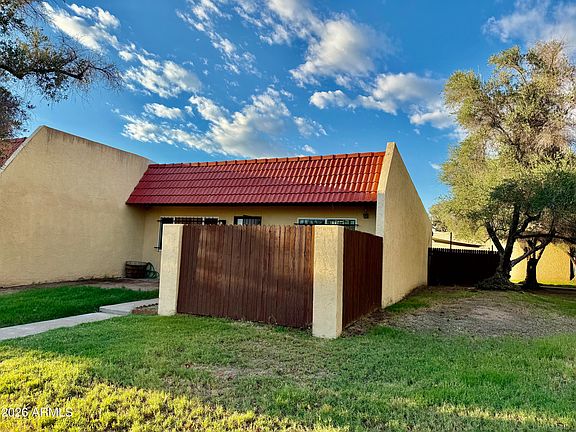 3rd image of 3425 W GOLDEN Lane